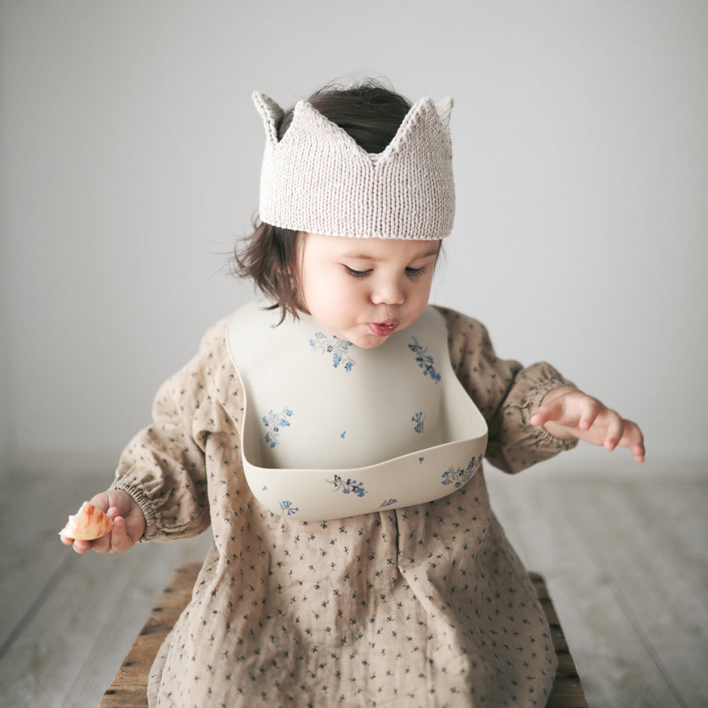 人気 ベビー ママ パパ 乳児 便利 ブランド おすすめ 北欧【mushie Japan公式】ムシエ お食事エプロン シリコン 保育園 シリコンビブ シリコンスタイ スタイ 防水 ベビー エプロン 赤ちゃん 離乳食 食洗機 出産祝い 男の子 女の子 誕生日 プレゼント 北欧 おしゃれ Silicone Bib くすみ 食べこぼし 可愛い おしゃれ 子供 ベビー ご飯 ビブ フラワー お花 白 ベージュ