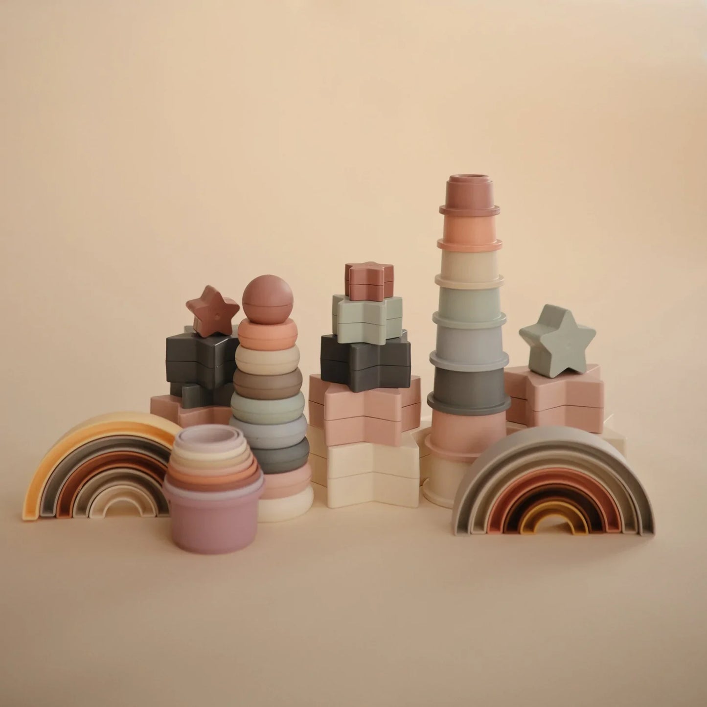人気 子供 赤ちゃん ベビー ママ パパ 乳児 便利 ブランド おすすめ 北欧 【mushie Japan公式】ムシエ スタッキングリング スタッキング おもちゃ スタッキングトイ 知育玩具 知育おもちゃ 男の子 女の子 子ども 子供 ブロック 積み木 つみき 北欧 0歳 1歳 2歳 3歳 誕生日 プレゼント 出産祝い Stacking Rings おしゃれ 可愛い くすみ インテリア カラフル シンプル 無地