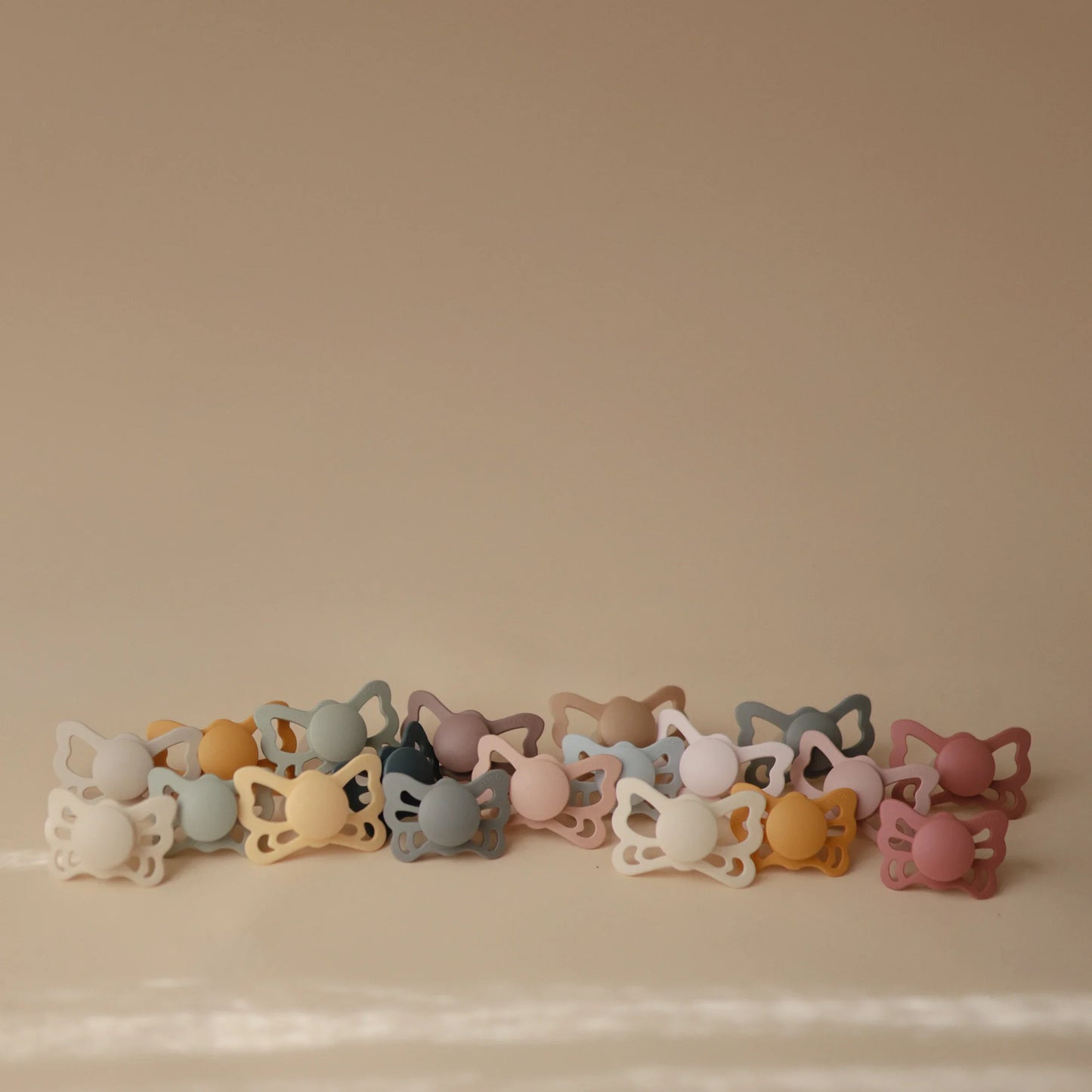 FRIGG バタフライ おしゃぶり Sage / Cream 0-6ヶ月