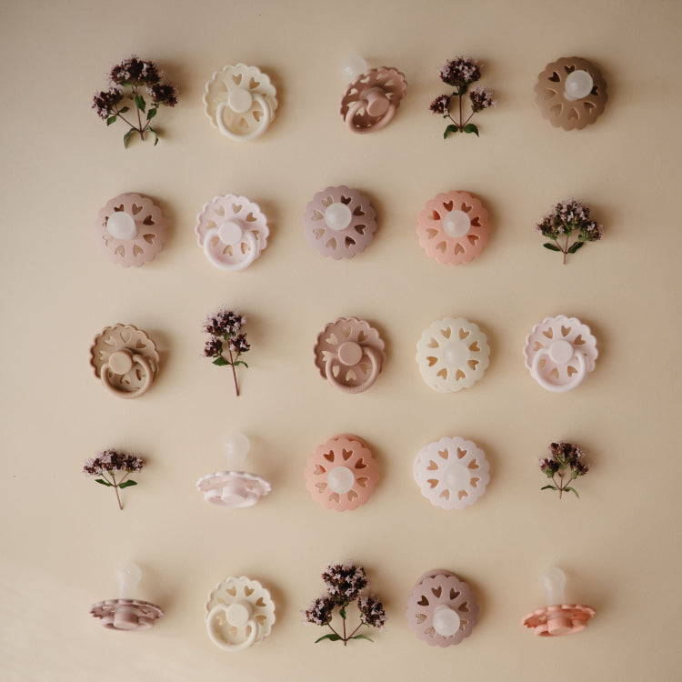 FRIGG おしゃぶり Fairytale Cream/Silky Satim
