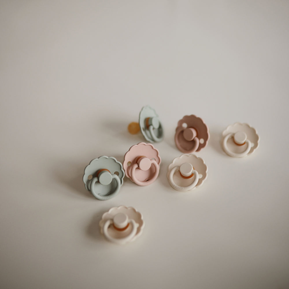 FRIGG デイジー 天然ゴムおしゃぶり 2個セット Blush / Cream 6-18ヶ月