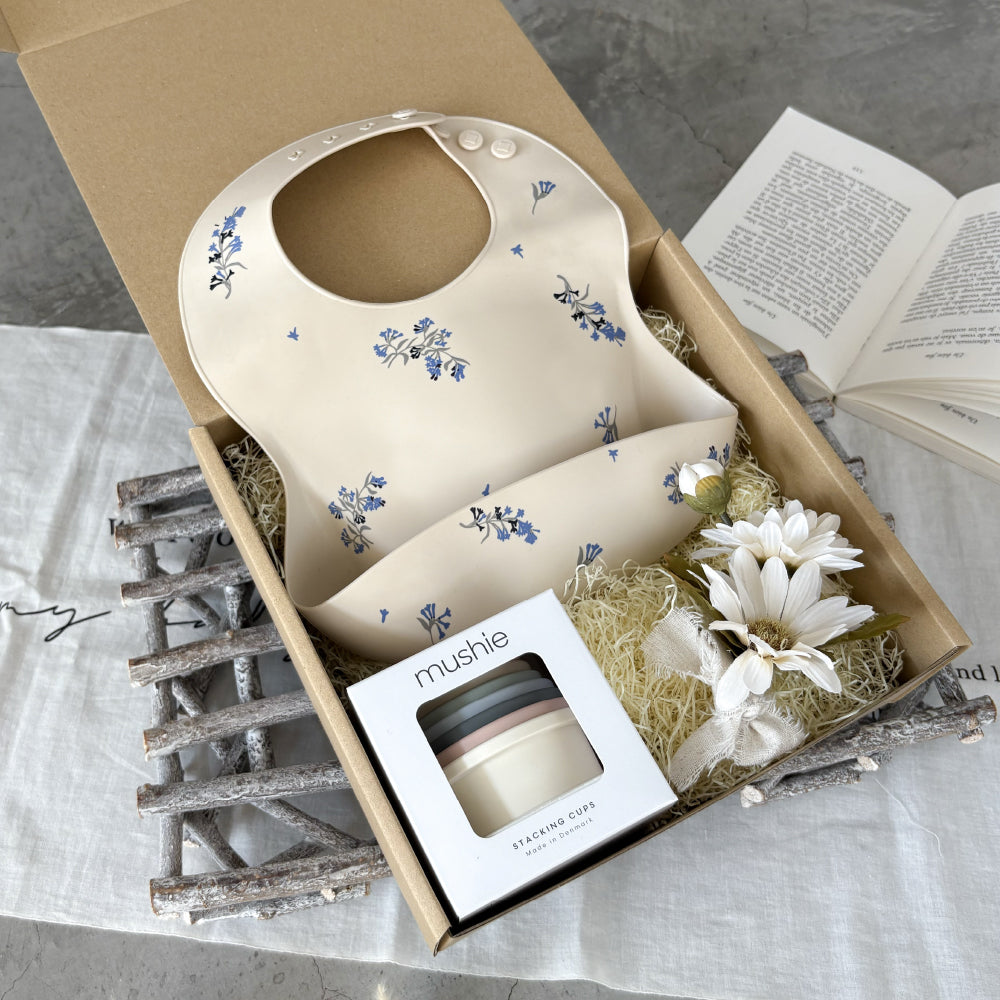 ビブ＆トイセット Lilac Flowers Set